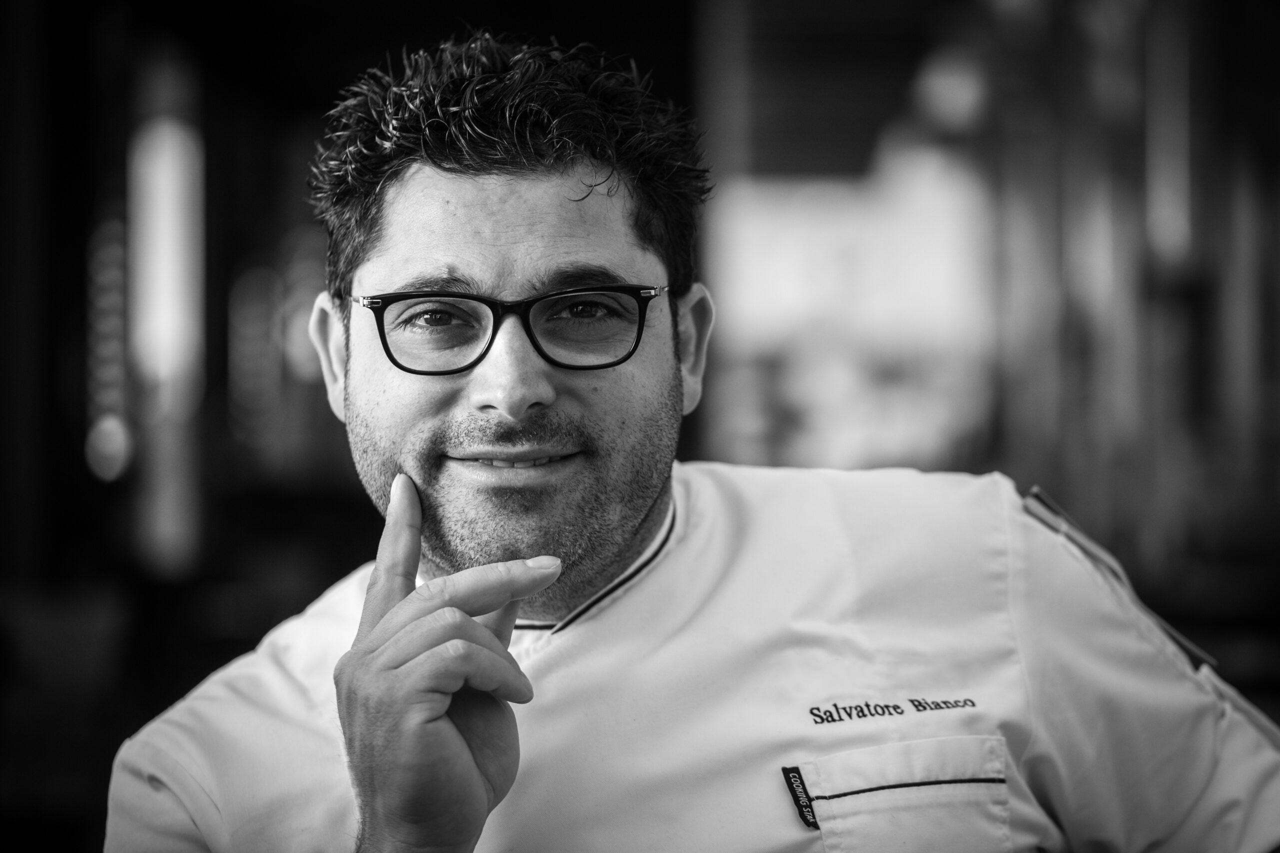 Ritratto di Salvatore Bianco Chef in bianco e nero